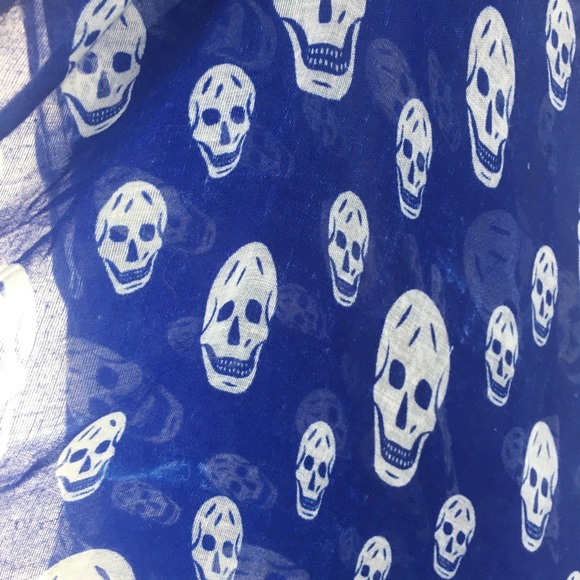 Skull Scarf - Picture 3 of 3